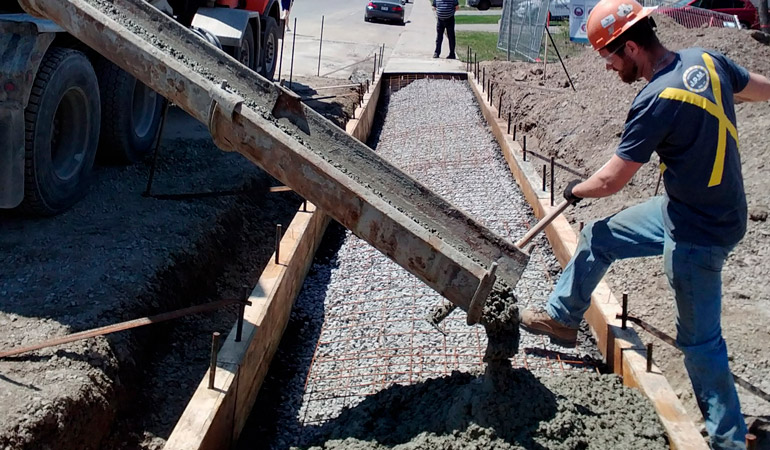 Installation de trottoirs, bordures et dalles en b&eacute;ton